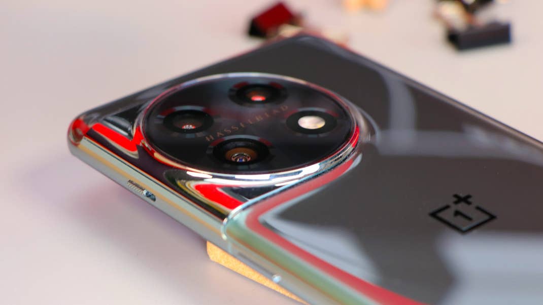 OnePlus präsentiert uns dieses Jahr nur das OnePlus 11 – ganz ohne Pro.. Wir sehen das OnePlus 11 5G (US-Modell)