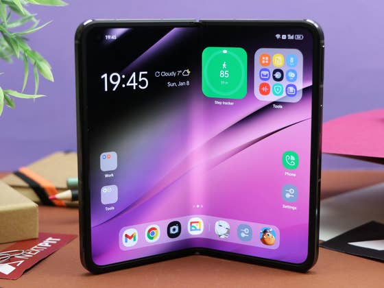 Google Pixel Fold wird im Video mit breitem Rand gesichtet