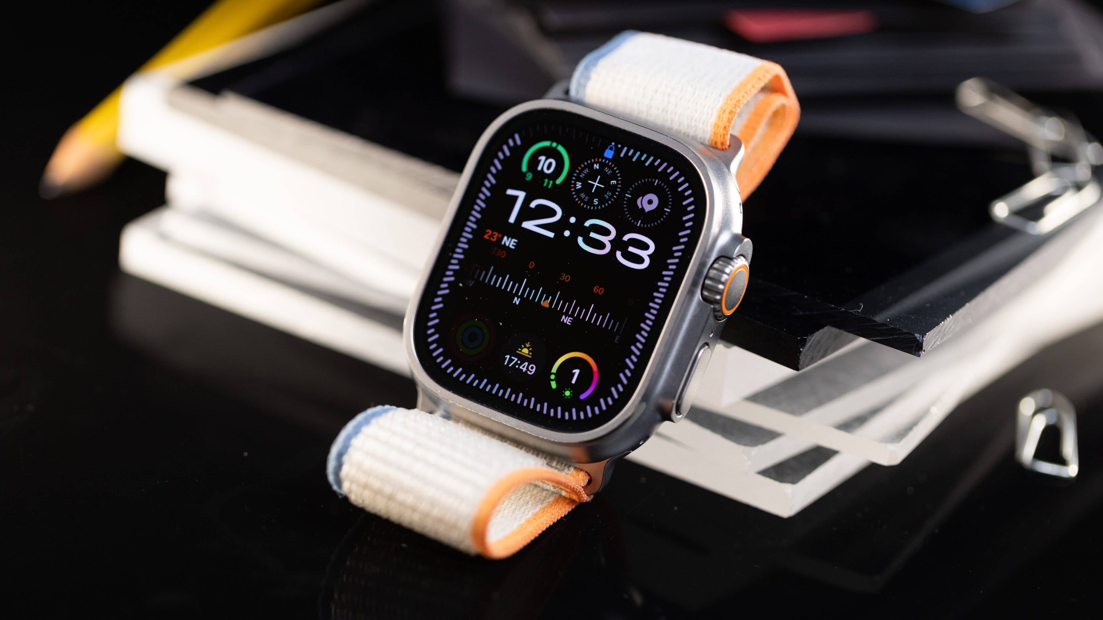 Apple Watch Ultra 2 auf dunklem Hintergrund