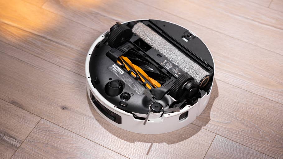 Eine Draufsicht auf einen Dreame Aqua 10 Ultra Roller Staubsauger, der seine internen Komponenten zeigt.