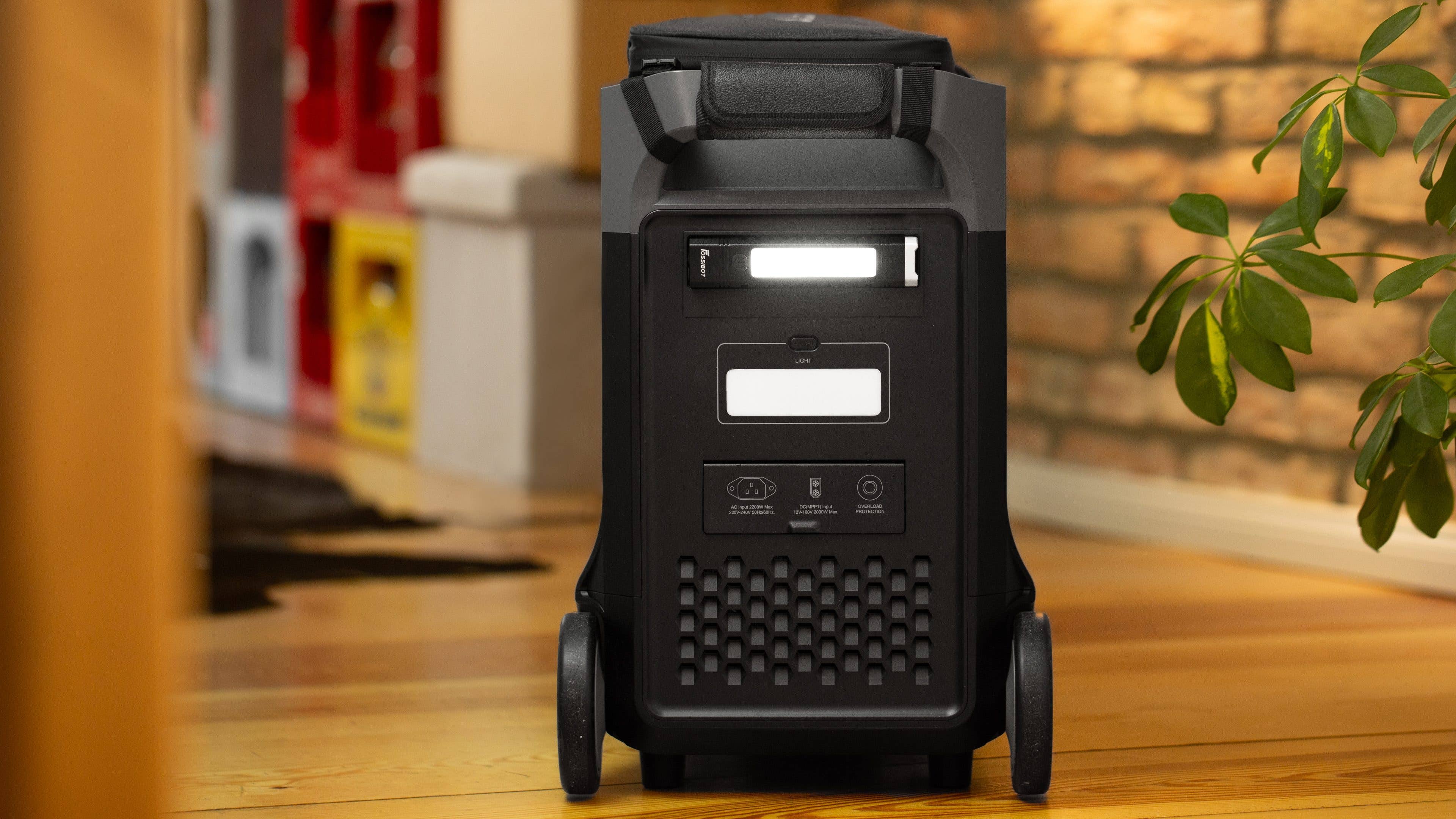 Fossibot F3600 Rückseite mit LED-Licht