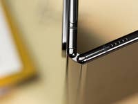 Google Pixel Fold mit Blick aufs Scharnier