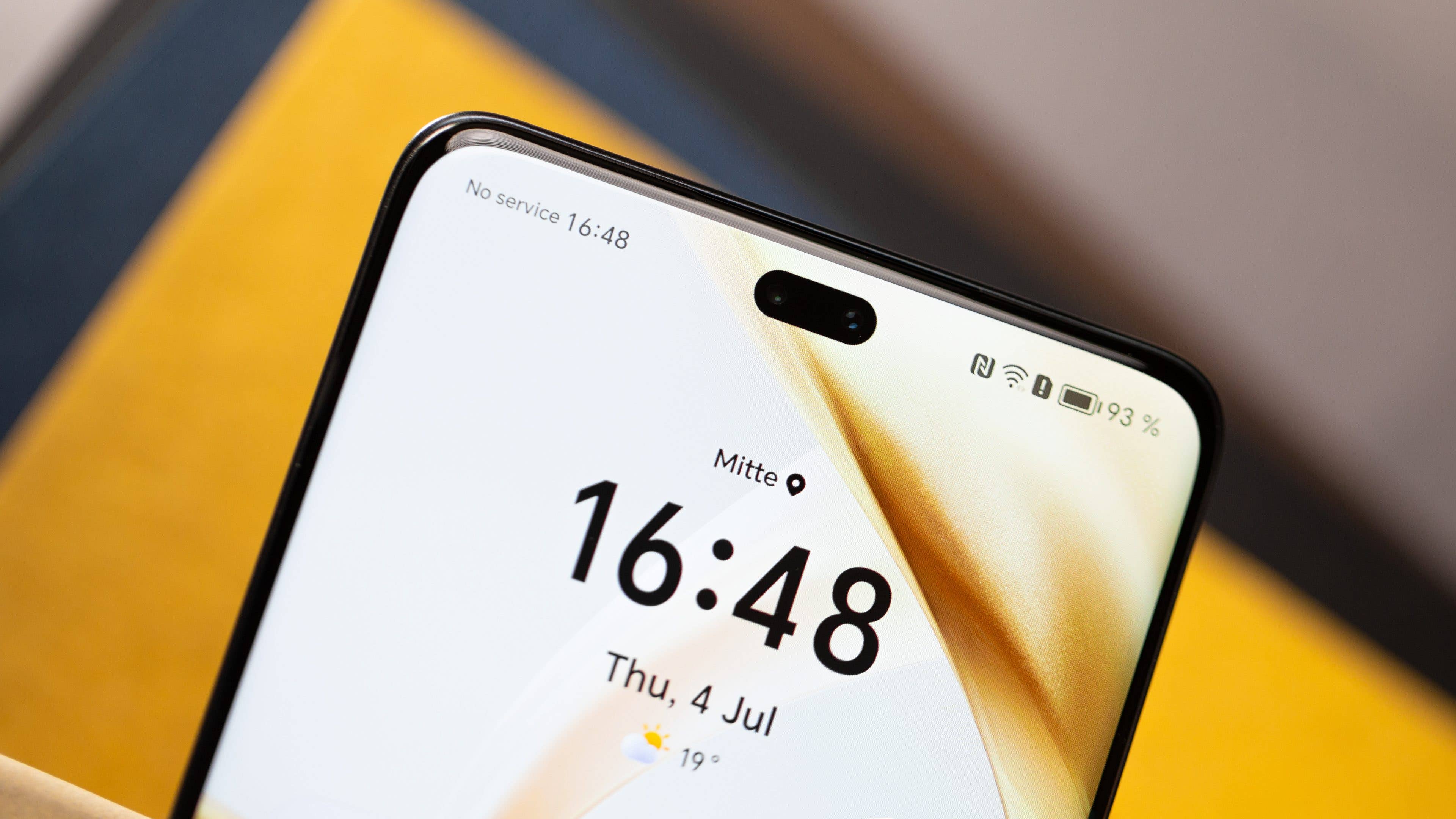 Aussparung auf der Frontseite des Honor 200 Pro