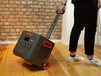 Jackery Explorer 2000 Plus während des Transports.