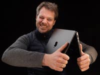 Stefan versucht, das MacBook Pro zu zerbrechen – aber es ist zu stark!
