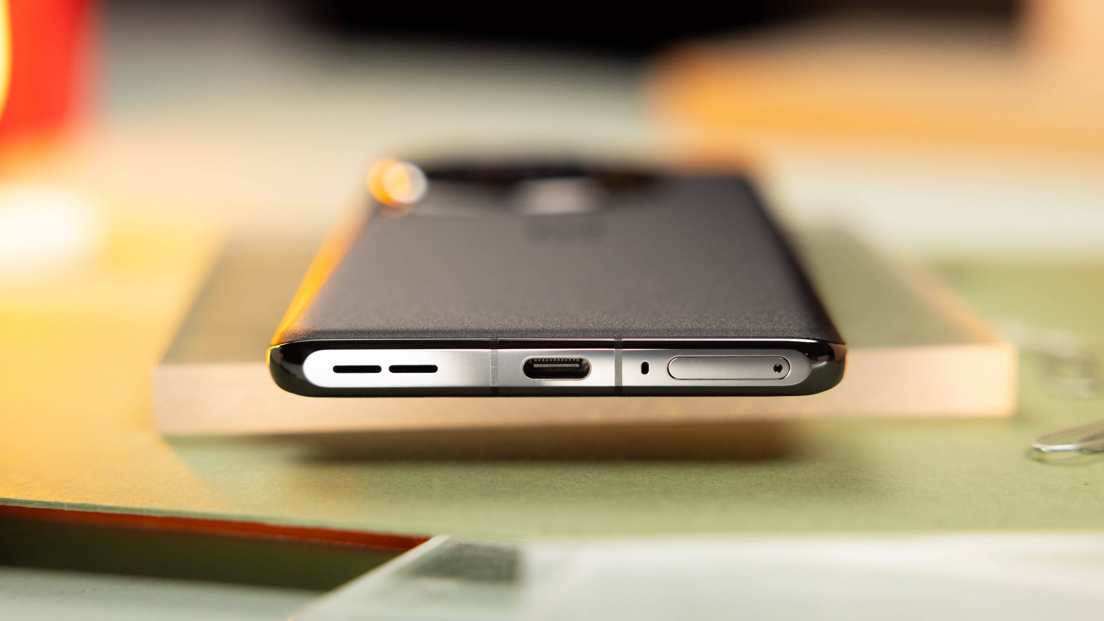 OnePlus 12 USB-C-Anschluss im Detail