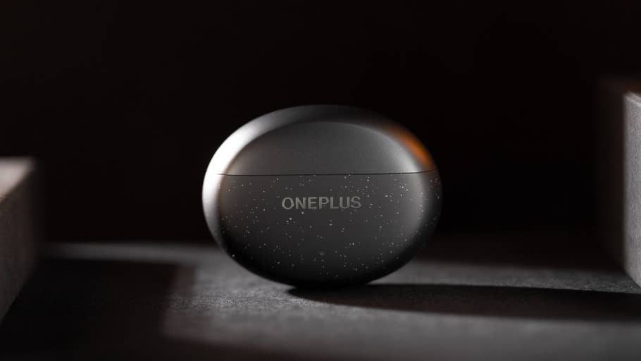 OnePlus Nord Buds 3 Pro Ladeetui, mattschwarz mit Splittern.