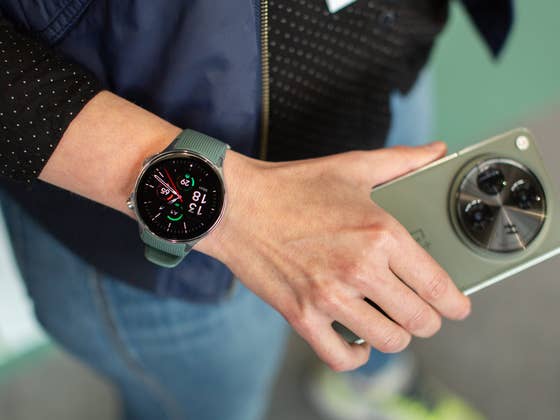 Smartwatch-Revolution: Google bekommt Laufzeit mit hybriden Wear OS in den Griff!