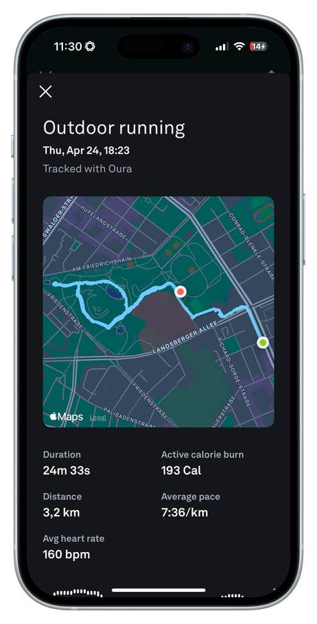 Oura Ring 4 Aktivitätstracker zeigt Outdoor-Laufstatistiken auf dem Smartphone.