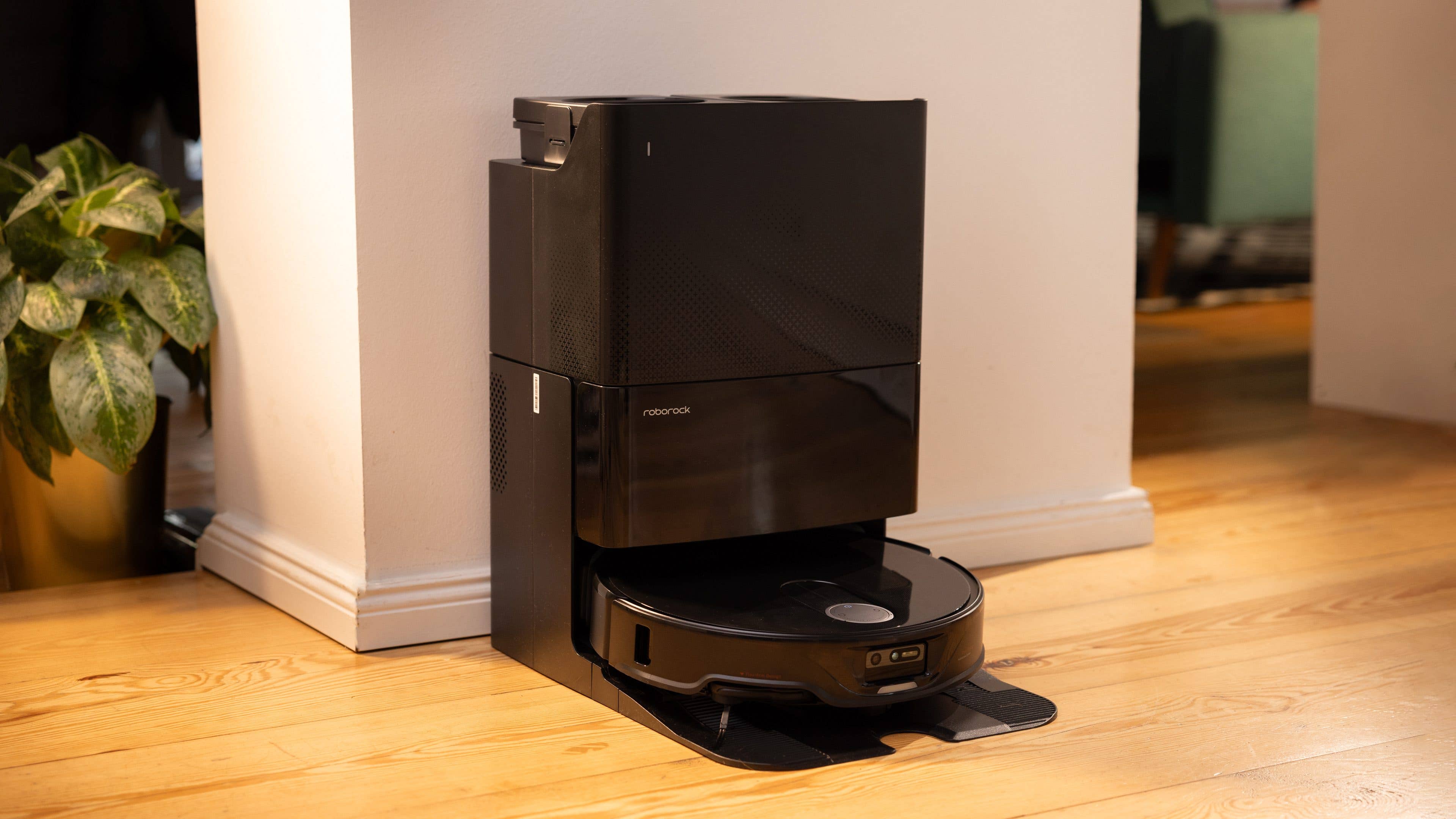 Roborock Qrevo Slim in Station Roborock Qrevo Slim in Station