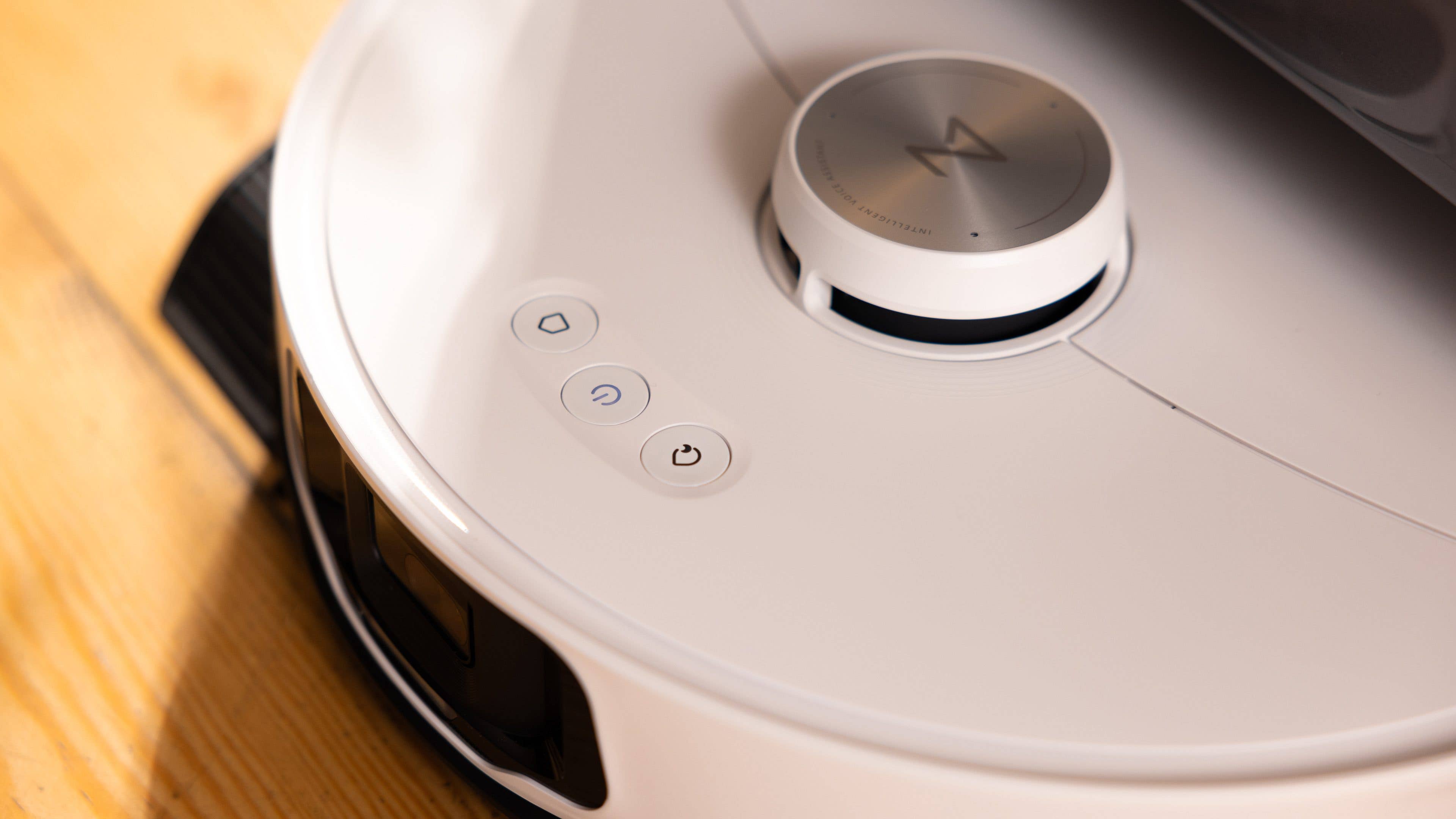 Roborock S8 MaxV Ultra in der Station Nahaufnahme