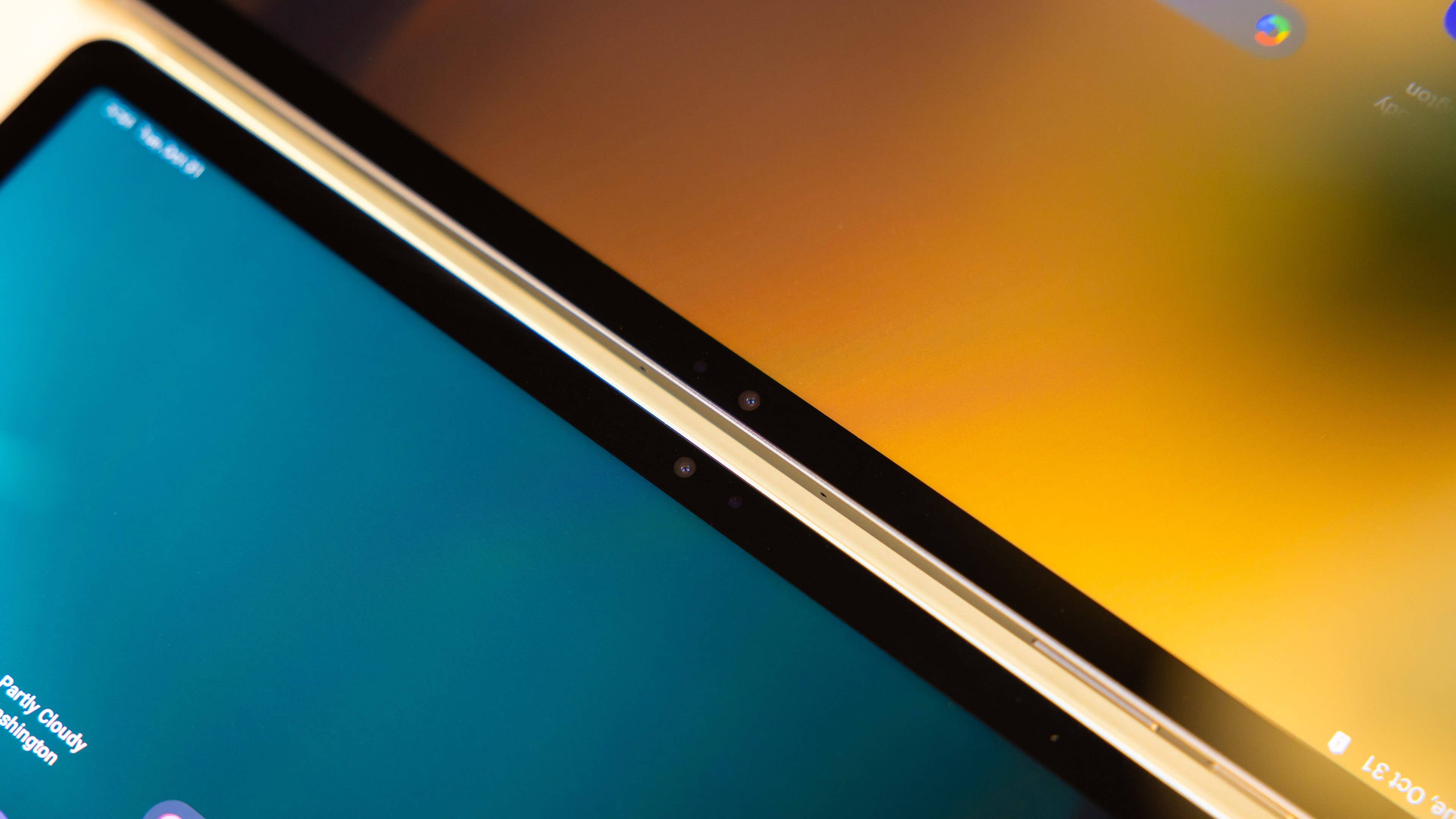 Blick auf die Frontkamera an der Tablet-Längsseite