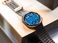 Display der Samsung Galaxy Watch Ultra in Nahaufnahme