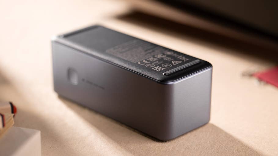 Ugreen Nexode Powerbank 20.000 mAh 130 W von der Seite