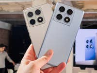 Xiaomi 14T und 14T Pro direkt nebeneinander in der Hand gehalten