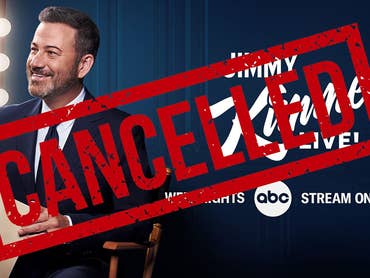 Jimmy Kimmel lächelt vor einem Spiegel mit dem Aufdruck 'ABGESAGT' über dem Bild.