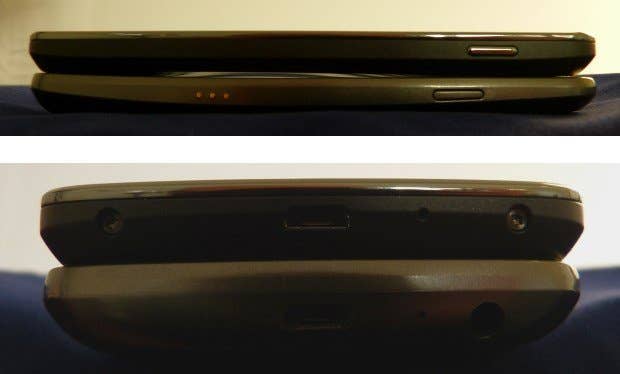 Zwei Smartphones übereinandergelegt, zeigen unterschiedliche Ansichten der Ober- und Unterseite, mit Anschluss- und Knopfdetails.