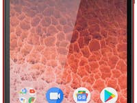 Das Nokia 1 Plus in rot in der schrägen Ansicht.