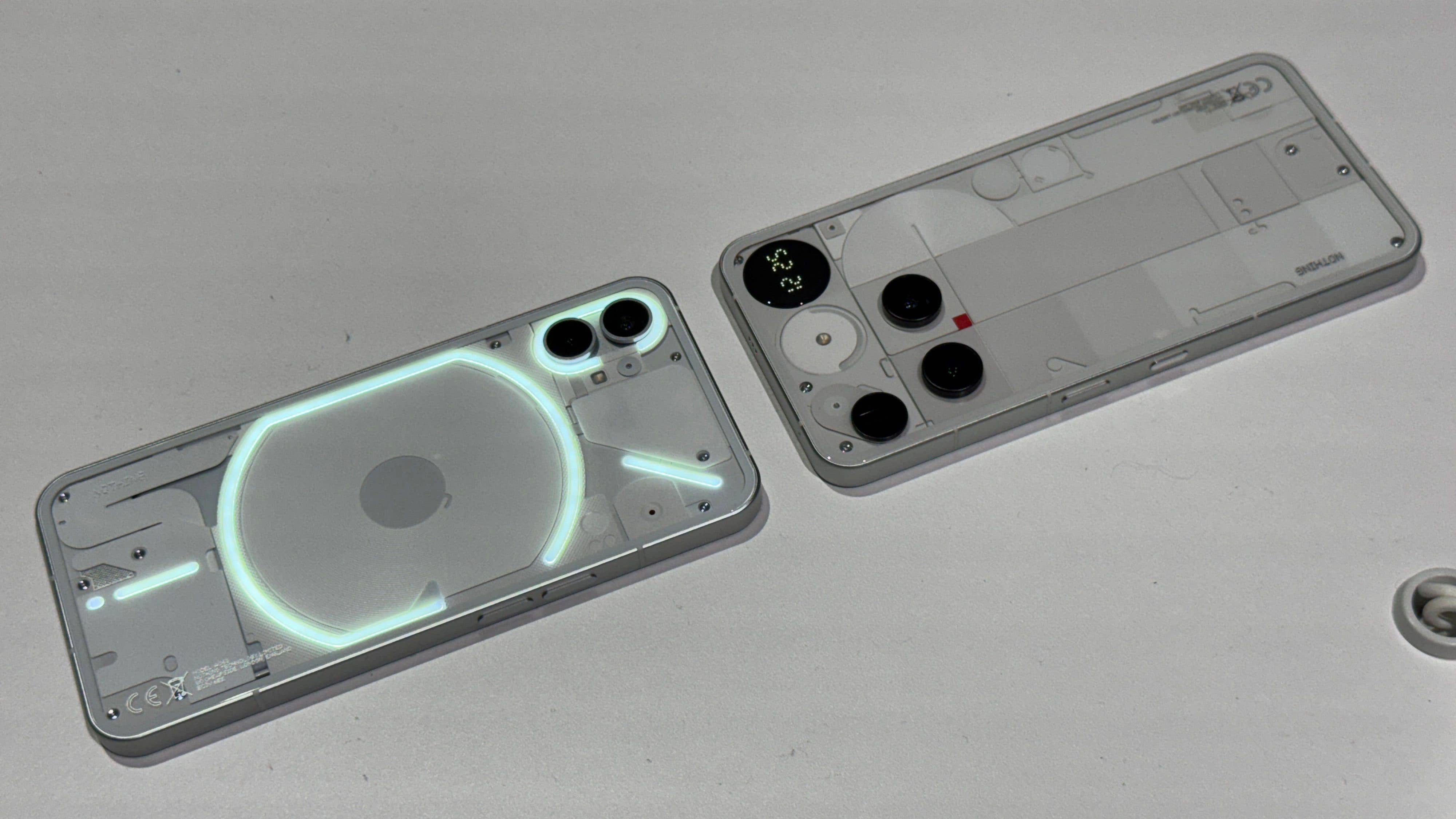 Die LEDs auf der Rückseite sind der Glyph Matrix gewichen