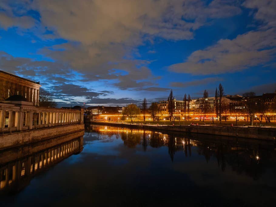 Mit dem Nothing Phone (2a) aufgenommenes Nachtfoto