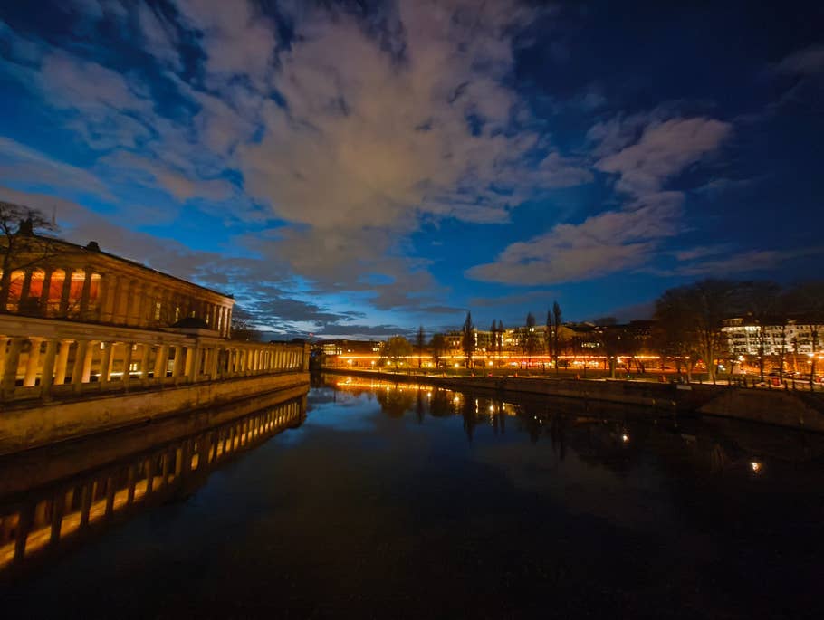 Mit dem Nothing Phone (2a) aufgenommenes Nachtfoto