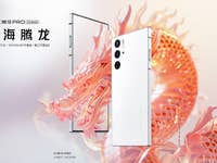 Nubia Redmagic 9 Pro in der Hand des nextpit-Redakteurs