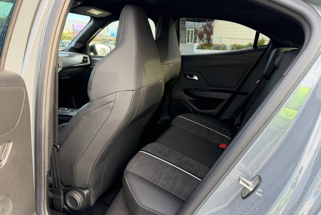 Opel Mokka Electric GSE Rücksitze