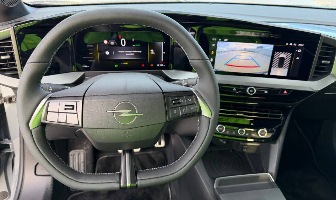 Cockpit des Opel Mokka GSE