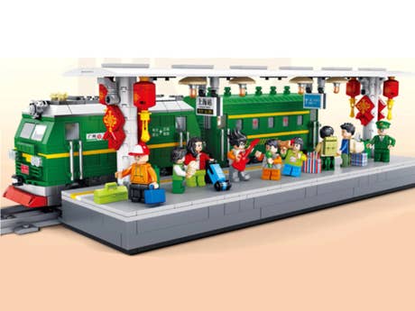 panlos-train-2790920-seitlich-vorn-mit-station panlos-train-2790920-seitlich-vorn-mit-station