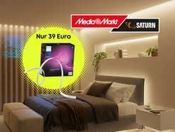 Philips Hue Lightstrip in einem Schlafzimmer, daneben der Hinweis auf ein aktuelles MediaMarkt-Angebot für nur 39 Euro