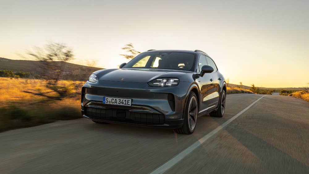 Porsche Cayenne Electric in der Frontansicht.