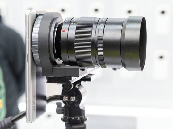 realme zeigt Smartphone mit Leica-Wechselobjektiven