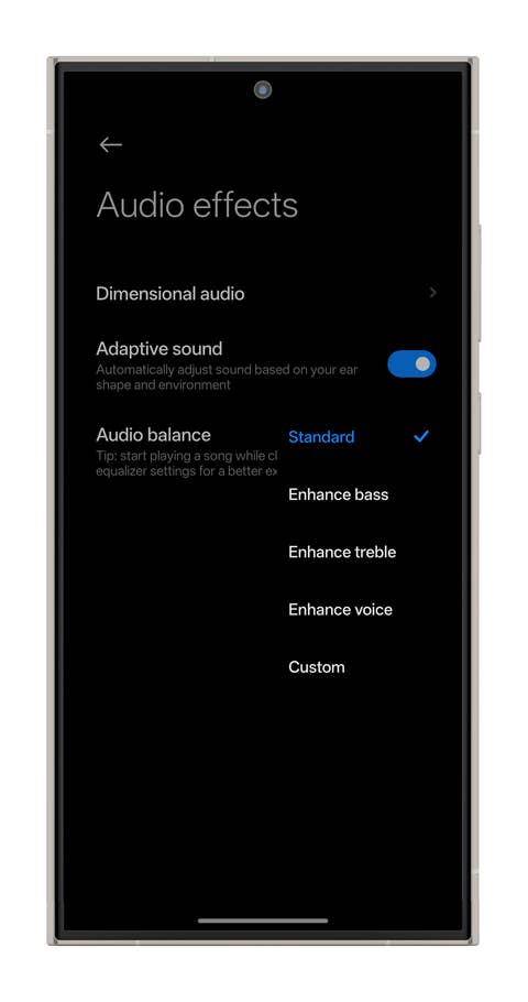 Einstellungsbildschirm für Audioeffekte auf einem Smartphone, zeigt Optionen für adaptive Klang und Audiobalance.