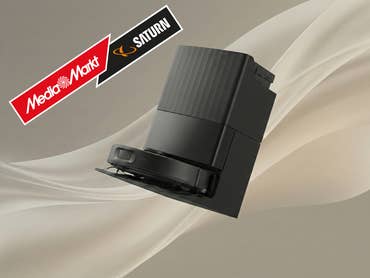 Saugroboter vor neutralem Hintergrund mit MediaMarkt-Logo