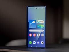 Ein Samsung-Smartphone mit Android 16 und One UI 8.0