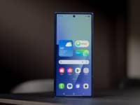 Ein Samsung-Smartphone mit Android 16 und One UI 8.0