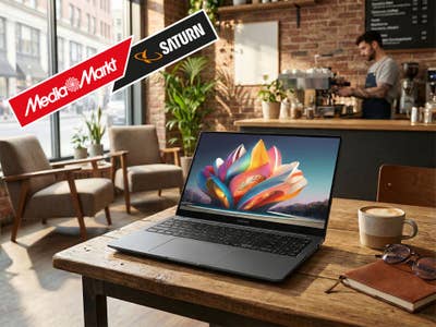 Ein Samsung-Laptop steht in einem Café