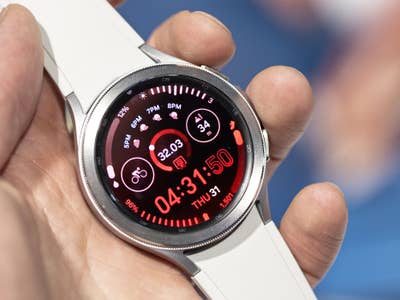 Samsung Galaxy Watch 4 Classic mit One UI 8 Watch basierend auf Wear OS 6 Update
