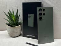 Samsung Galaxy S23 Ultra mit Verpackung