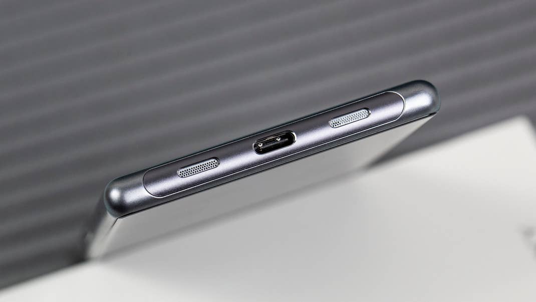 sony xperia 10 plus 05