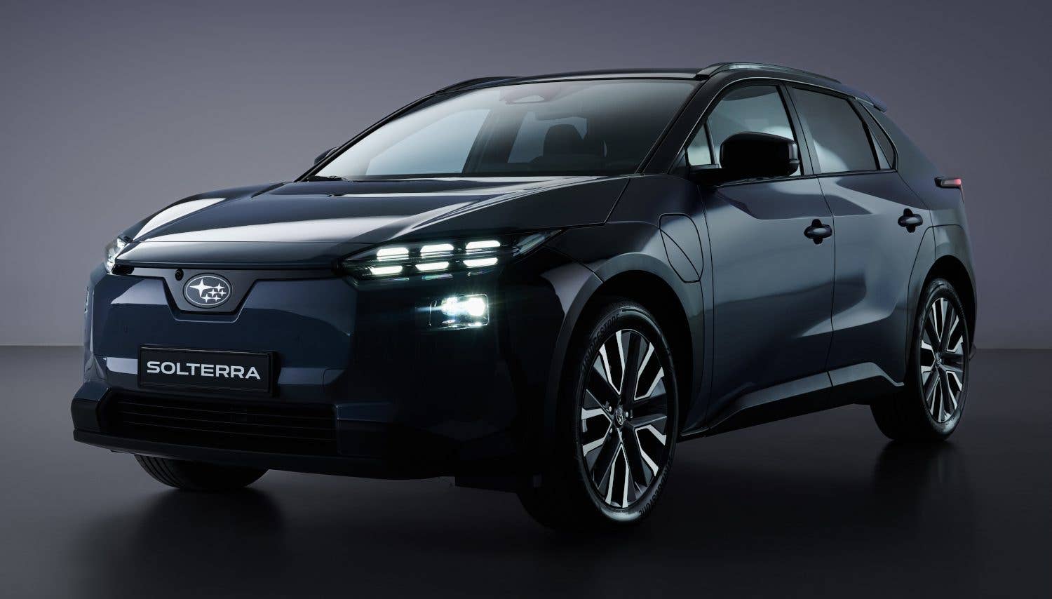 Subaru Solterra in der Frontansicht.