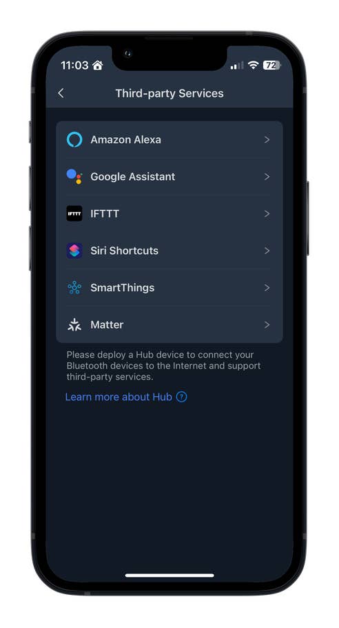 Mobile-App-Oberfläche, die Drittanbieter-Services für Smart-Geräte anzeigt.