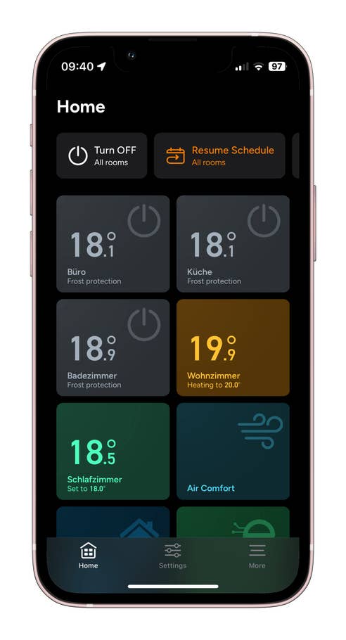 Startbildschirm der Tado-App zeigt Raumtemperaturen und Einstellungen.