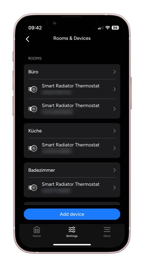 App-Schnittstelle für intelligente Heizkörperthermostate zeigt Räume und Geräte.