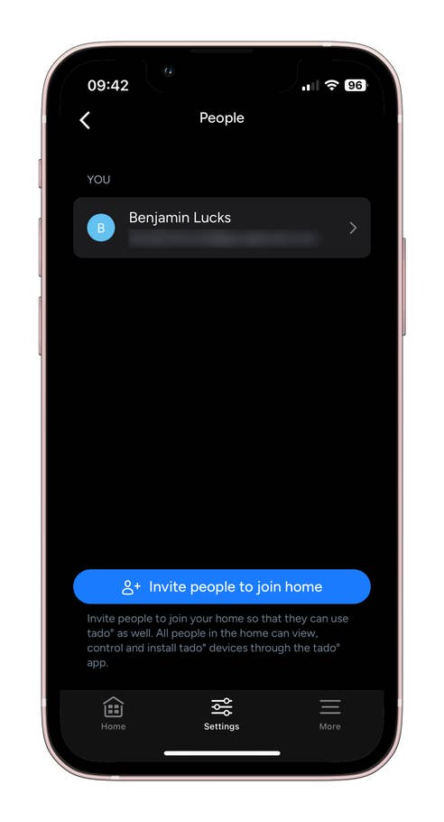 tado° App zeigt den Bereich 'Personen' mit dem Benutzer 'Benjamin Lucks' und der Einladungsoption.