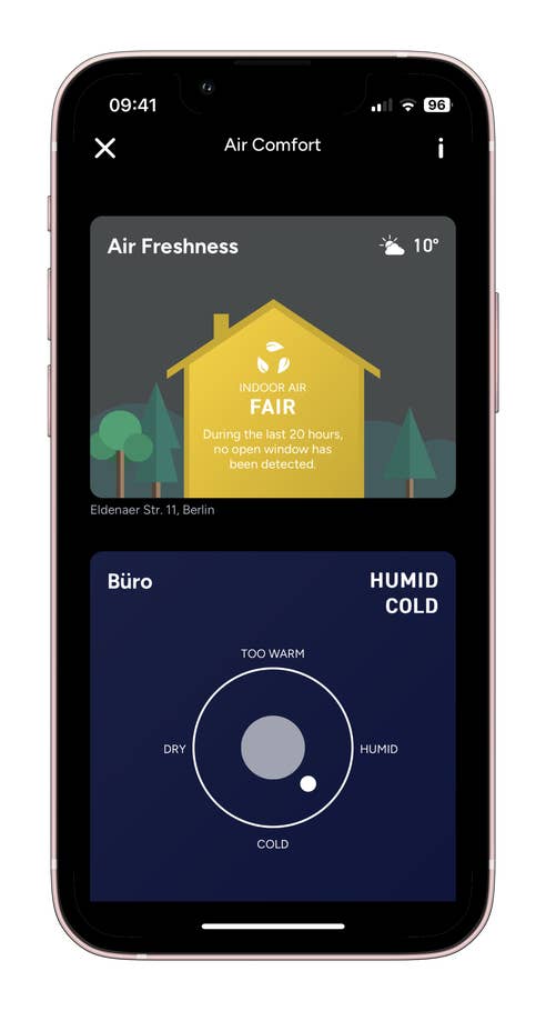 Ein Smartphone-Bildschirm zeigt Informationen zur Luftqualität und Luftfeuchtigkeit.