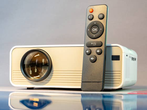 Technaxx TX-127 im Test: Was taugt ein Mini-Beamer für 100 Euro?