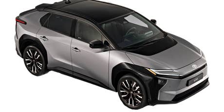 toyota-bz4x-seitlich-oben-silber toyota-bz4x-seitlich-oben-silber