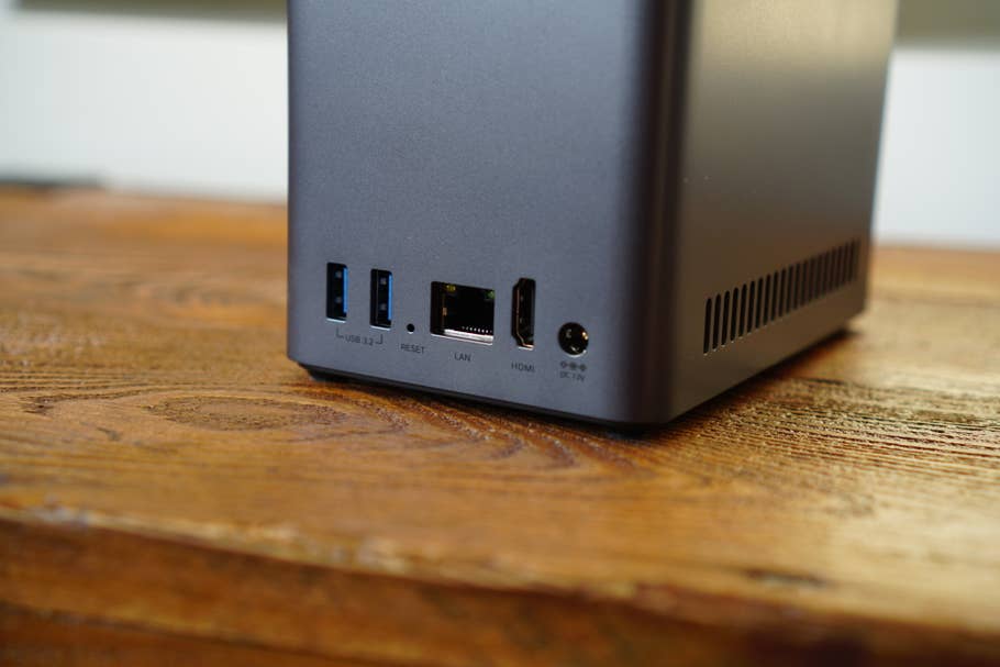 Ugreen NASync DH2300