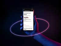 Eine Person hält ein Smartphone in den Händen, auf dem die CallYa-M-Aktion von Vodafone dargestellt wird.